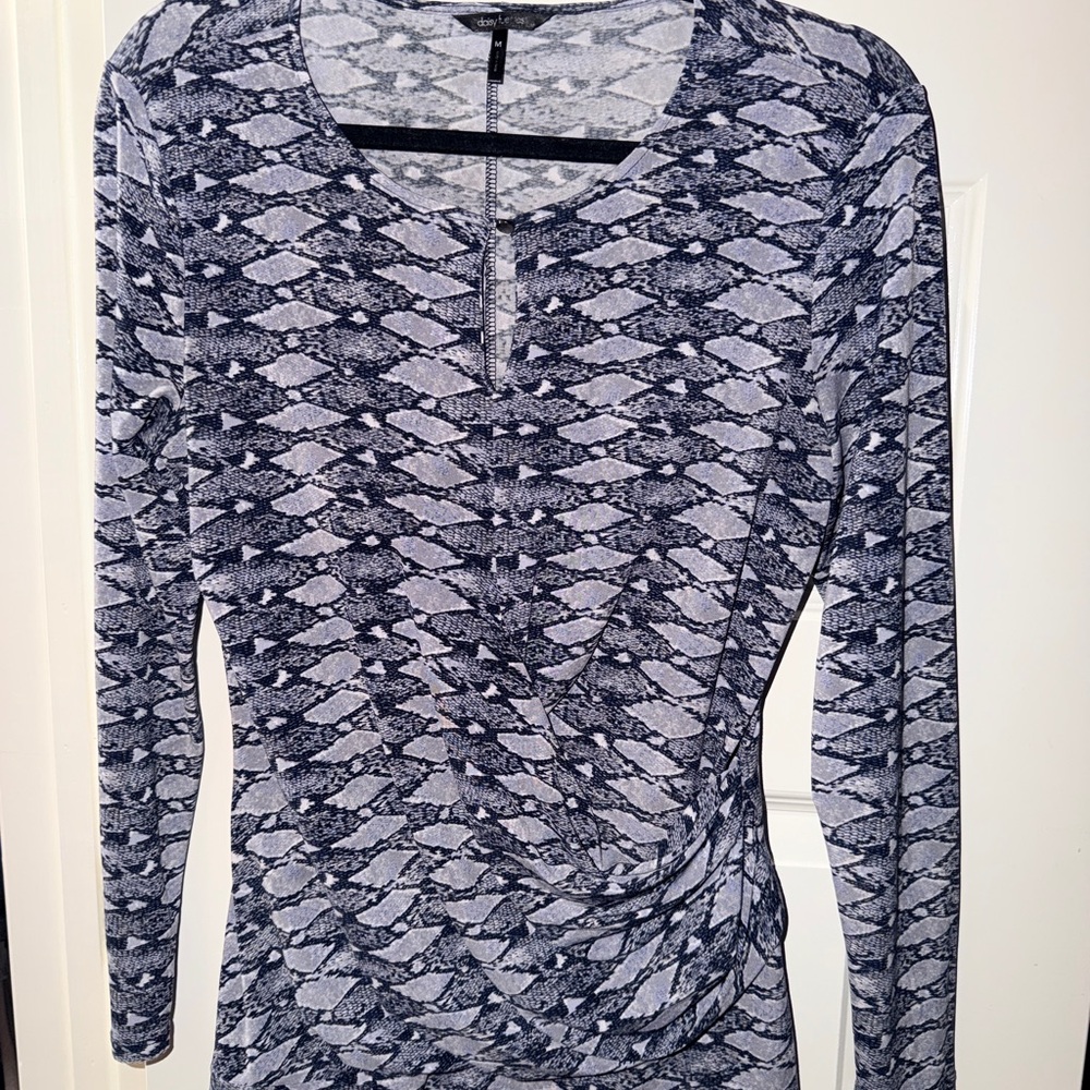 3 for $20 ⚠️ daisy fuentes Stylish Blue Patterned Women's Top